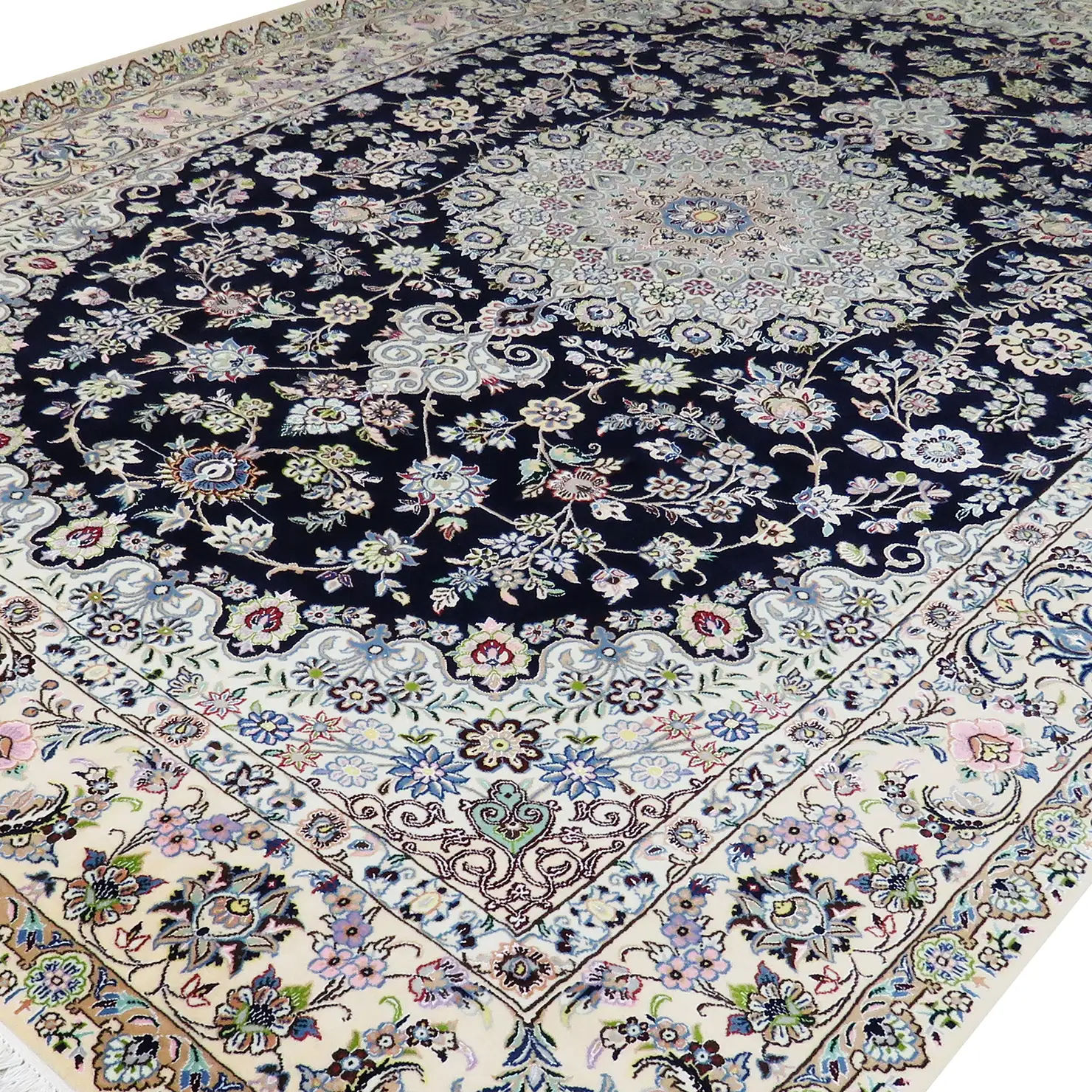 فرش دستباف نایین سرمه‌ای نقشه لچک و ترنج رشیدی ۹ لا گل ابریشم – ۶ متری – کد ۹۳۱