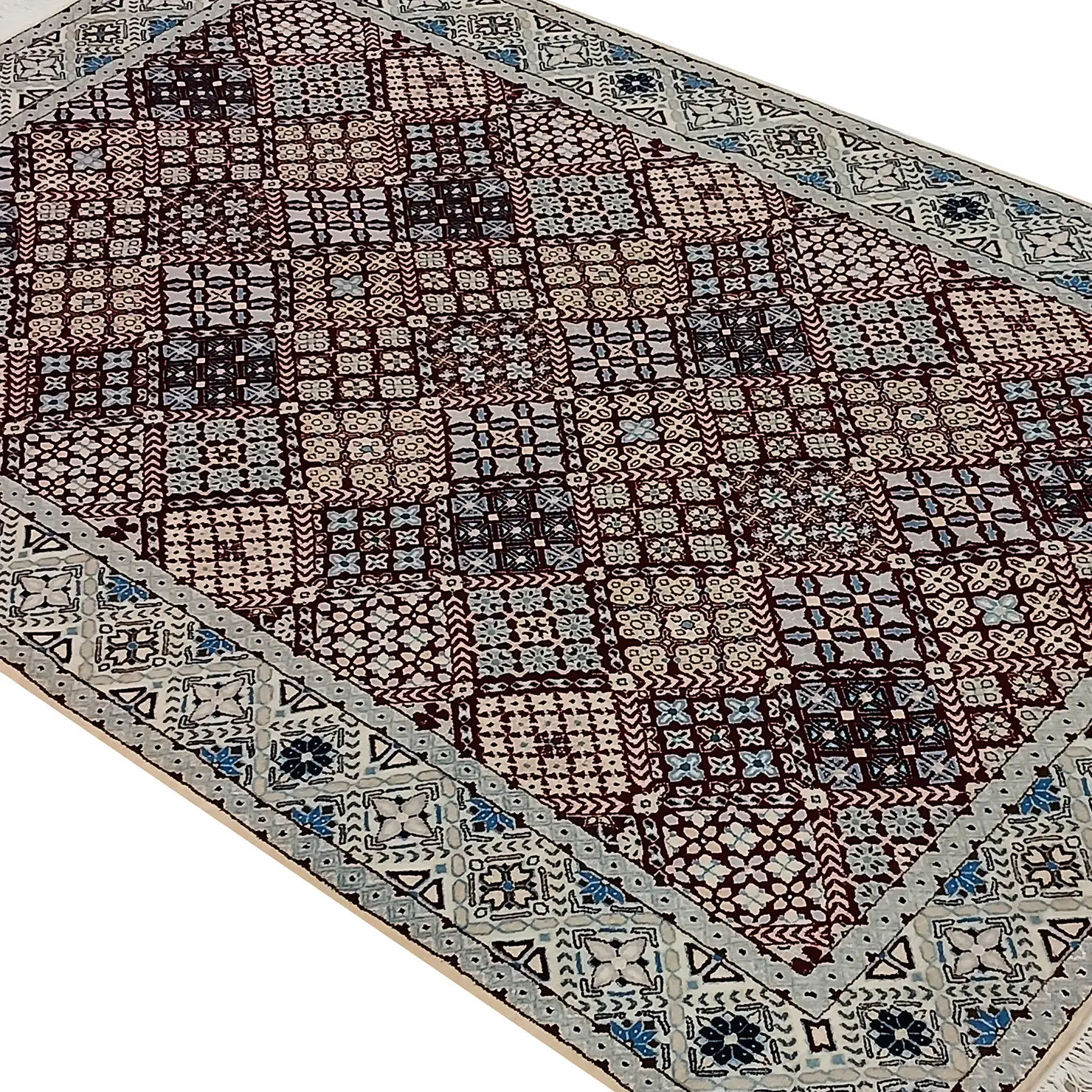 فرش دستباف نایین لاکی نقشه جوشقان ۶ لا گل ابریشم – قالیچه ( ۱۲۲ × ۱۹۵ سانتی‌متر) – کد ۱۰۹۹