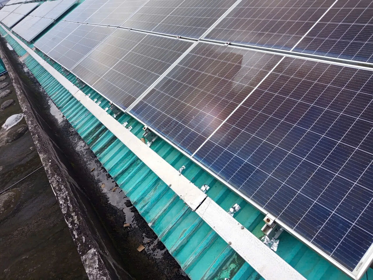 chong-tham-dot-mai-ton-nha-xuong-Indefol-Solar-4