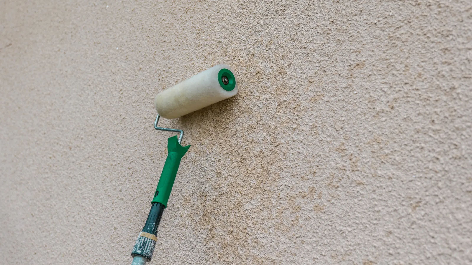 Cách dán băng keo chống thấm mái tôn đúng kỹ thuật