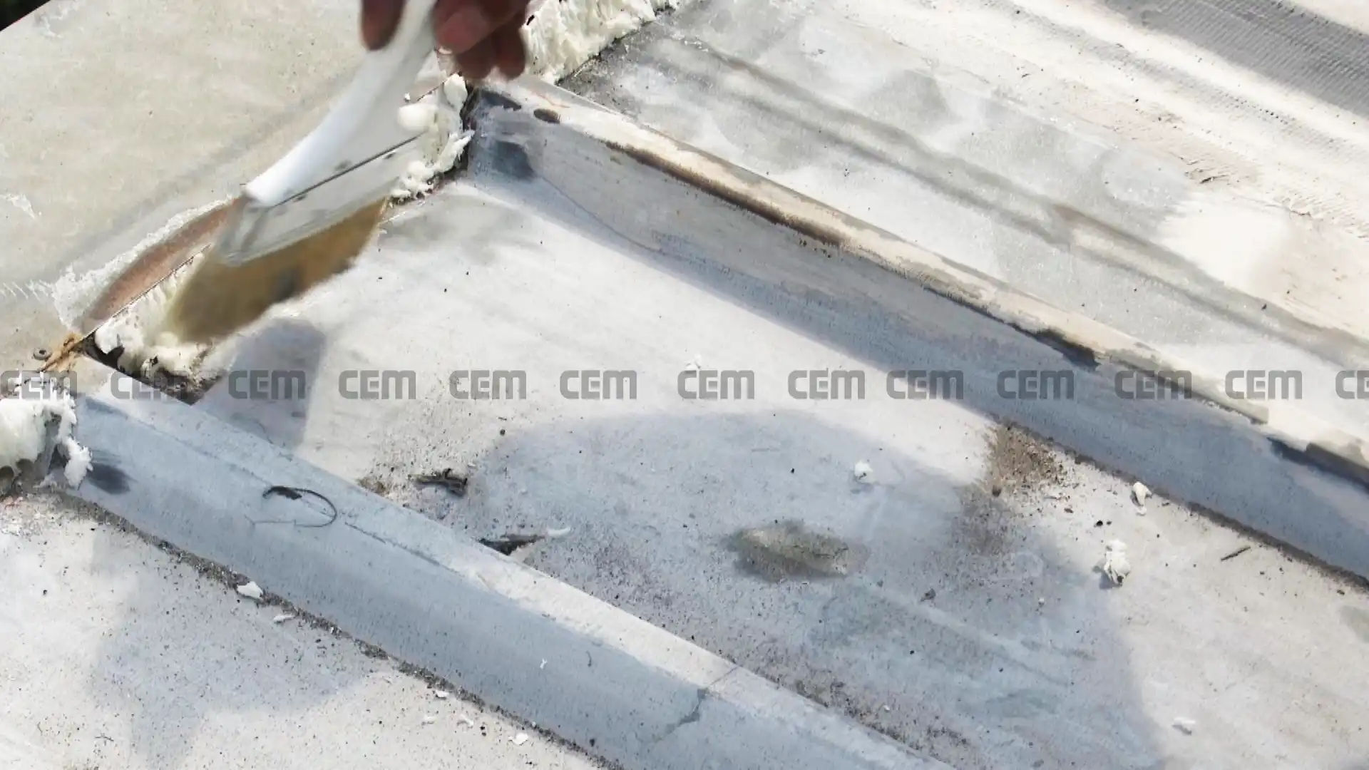 Hiện trạng mái tôn cũ cần xử lý chống thấm dột