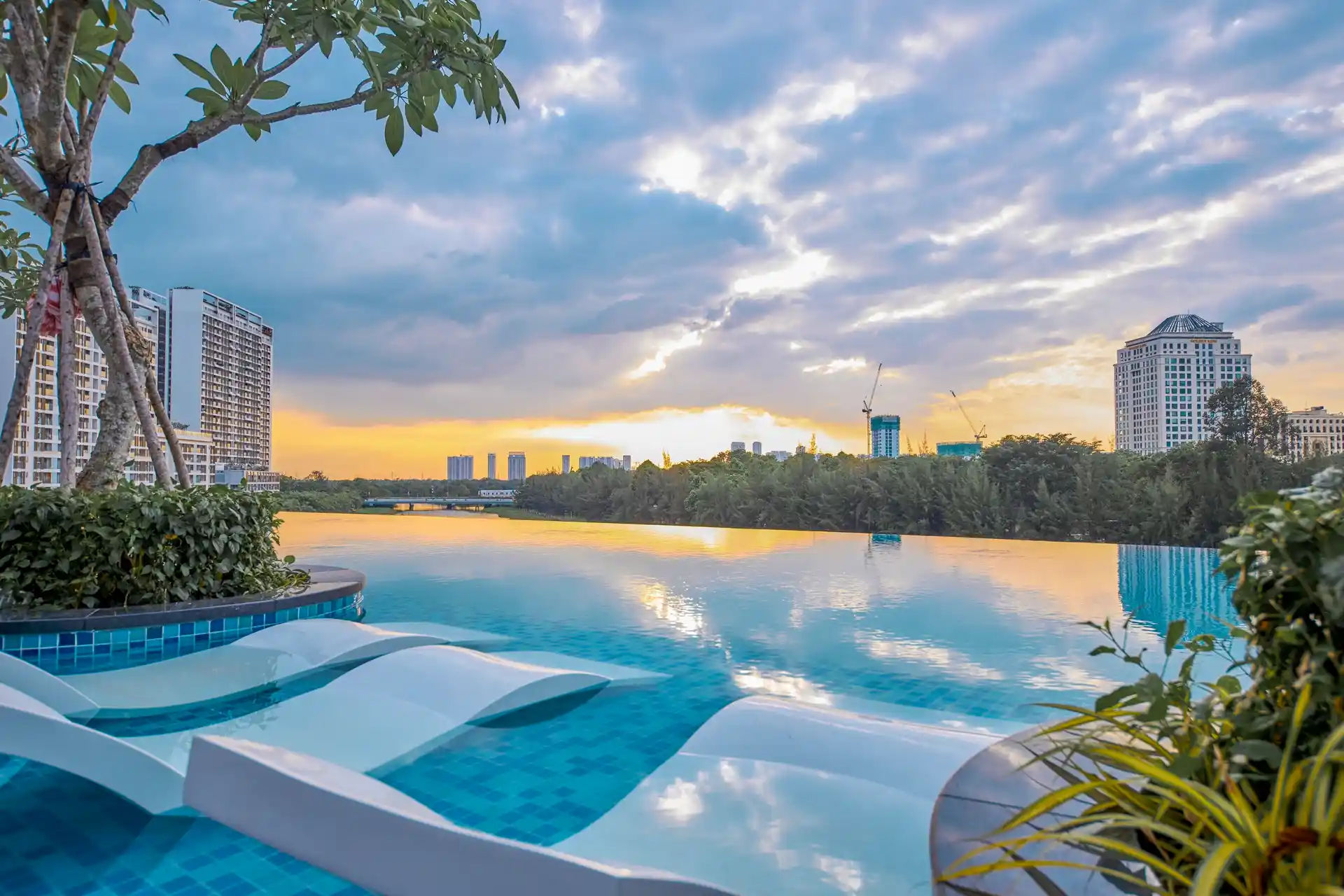 Tiện ích Căn hộ Midtown M8 The Peak - Hồ Bơi