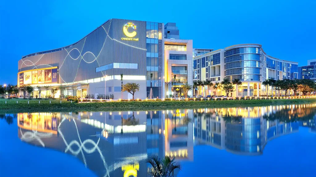 The Maverick đối diện Crescent Mall