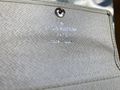 Louis Vuitton kožená klíčenka Epi - bílá