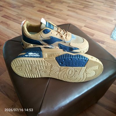 Pánské sportovní boty camel s modrými doplňky