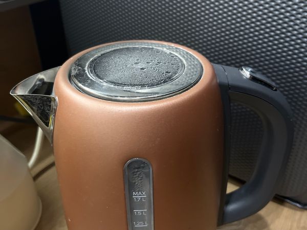 Rychlovarná konvice Sencor 1,7 l použitá