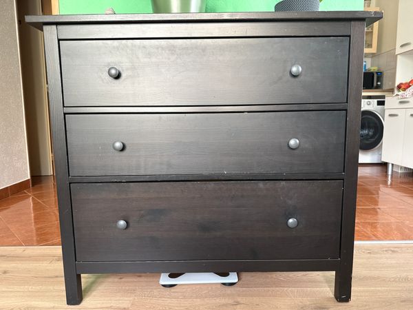 Černá komoda Ikea Hemnes