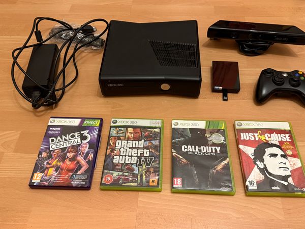 Xbox 360 Slim + Kinect + 4 hry