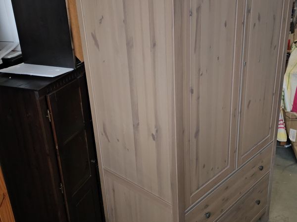 IKEA HEMNES Dřevěná skříň se dvěma zásuvkami
