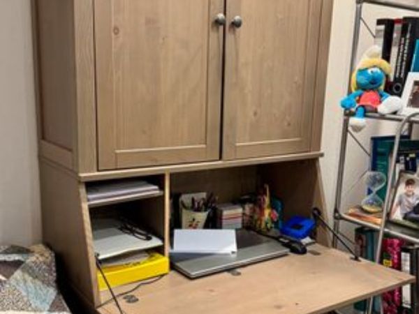 Dřevěná sekretář skříňka s odklápěcím psacím stolem