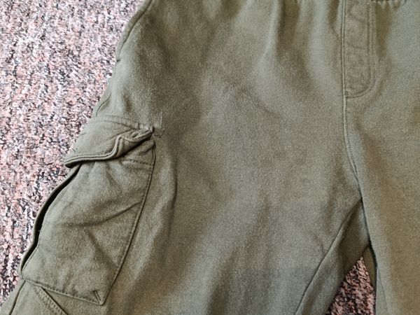 Khaki zelené dětské tepláky s kapsami Lindex Kids vel. 140