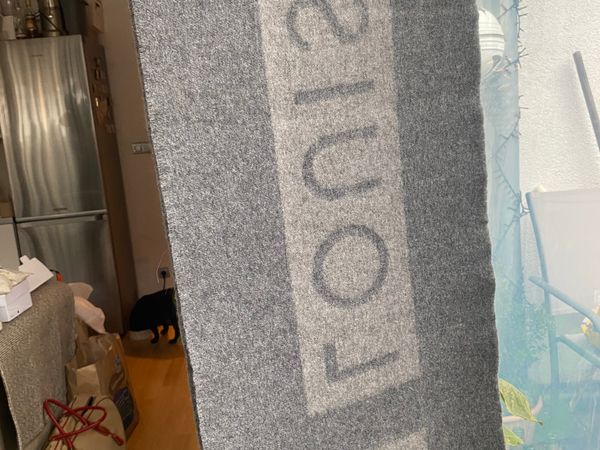 Luxusní šedá kašmírová šála Louis Vuitton