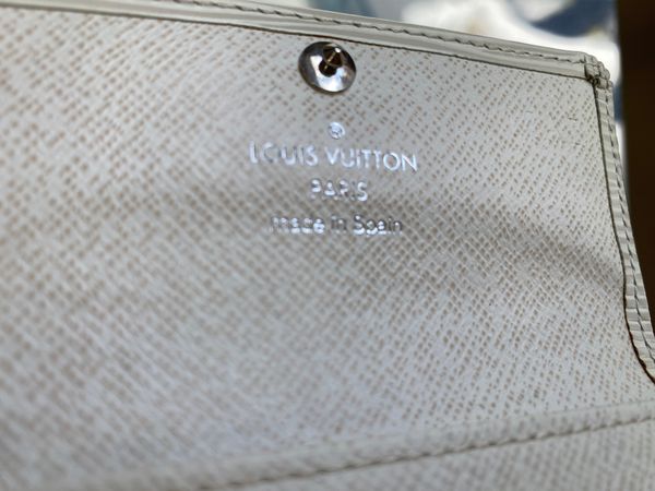 Louis Vuitton kožená klíčenka Epi - bílá