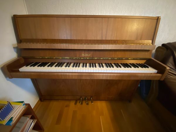 Piano Petrof