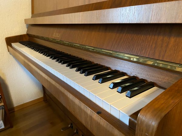 Piano Petrof