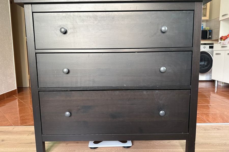 Černá komoda Ikea Hemnes