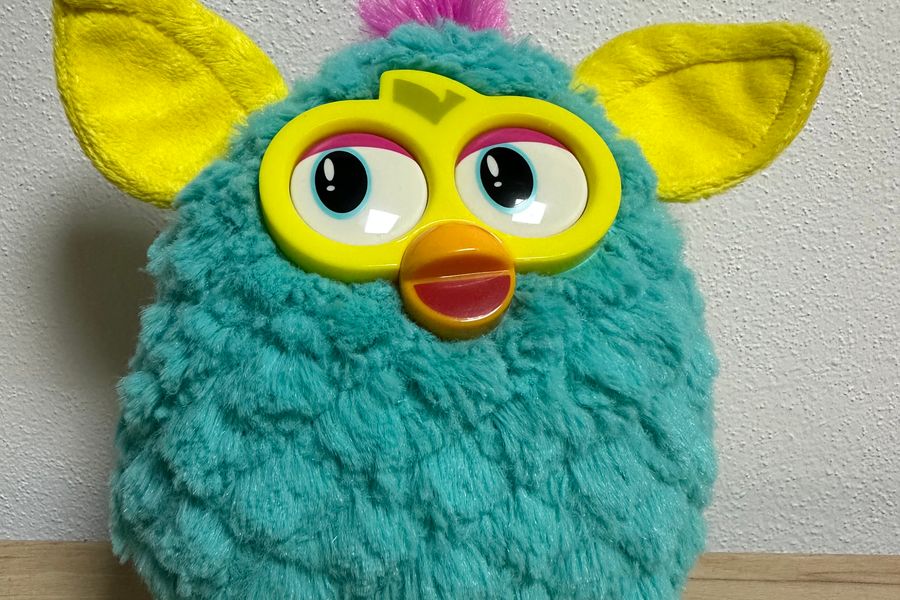 Plyšový Furby modro-žlutý s růžovým chocholem