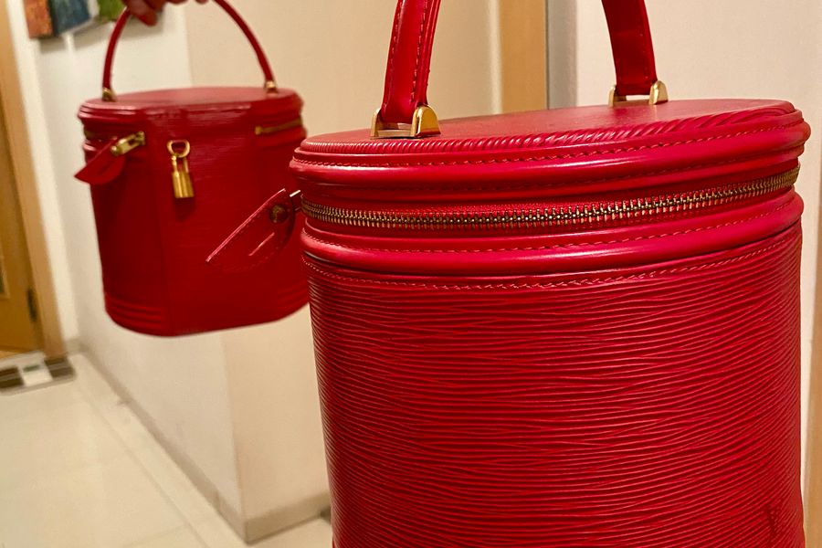 Louis Vuitton červená kabelka s uzamykatelným zipem