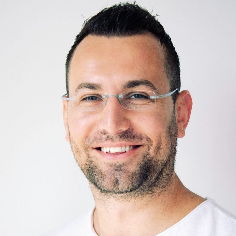 Senior Software Engineer with deep expertise in software design, architecture, and development avatar