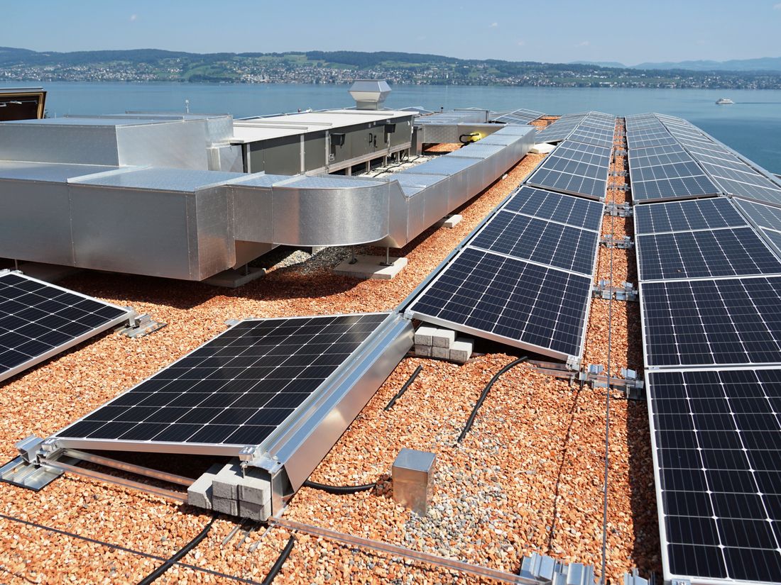KWL-Dachgeräte und PV-Anlage KWL-Dachgeräte und PV-Anlage