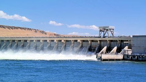 Cracks in America's tallest dam