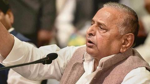 Mulayam lashes out at son Akhilesh
