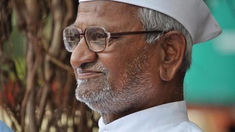 Anna Hazare seeks impartial probe against Kejriwal