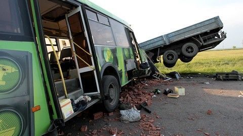 Nine killed in Beed as speeding bus overturns
