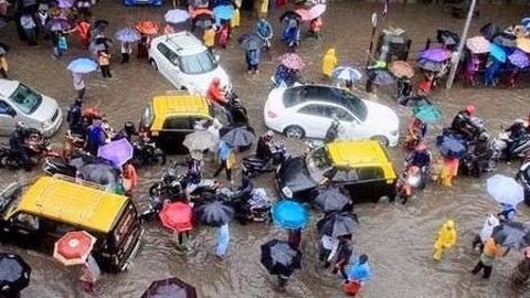 Rains disrupt life in Mumbai again