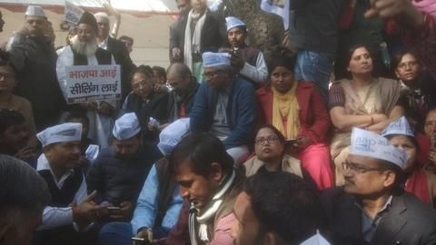 AAP leaders allegedly detained, thrashed while protesting