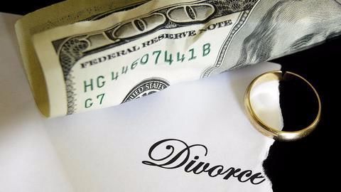 Court orders Rs. 4L as monthly alimony!