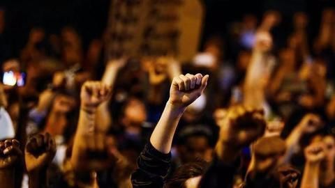 Charlottesville: One killed as protests turn violent