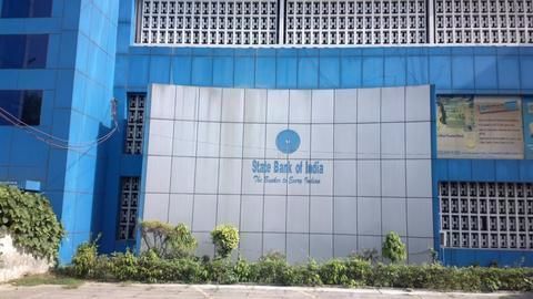 SBI chief gets lakhs, private counterparts get crores