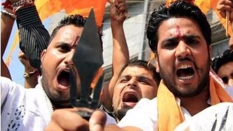 Mob attacks gau rakshaks in Ahmednagar