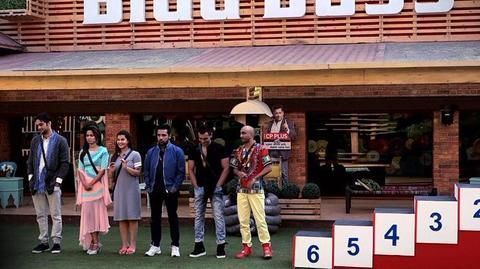 Bigg Boss 11 voting in the mall