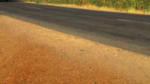 Indian professor tests self-repairing road