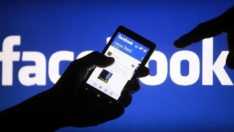 DU Lit students learn to write FB posts?