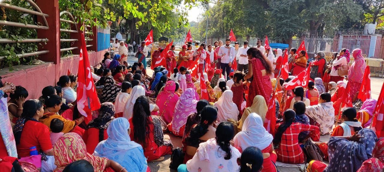 सिटू तर्फे मोदी सरकारच्या अंतरिम बजेटचा निषेध करत बजेटची होळी
