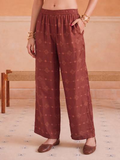 Banno Swagger KFT-220 on model, detail