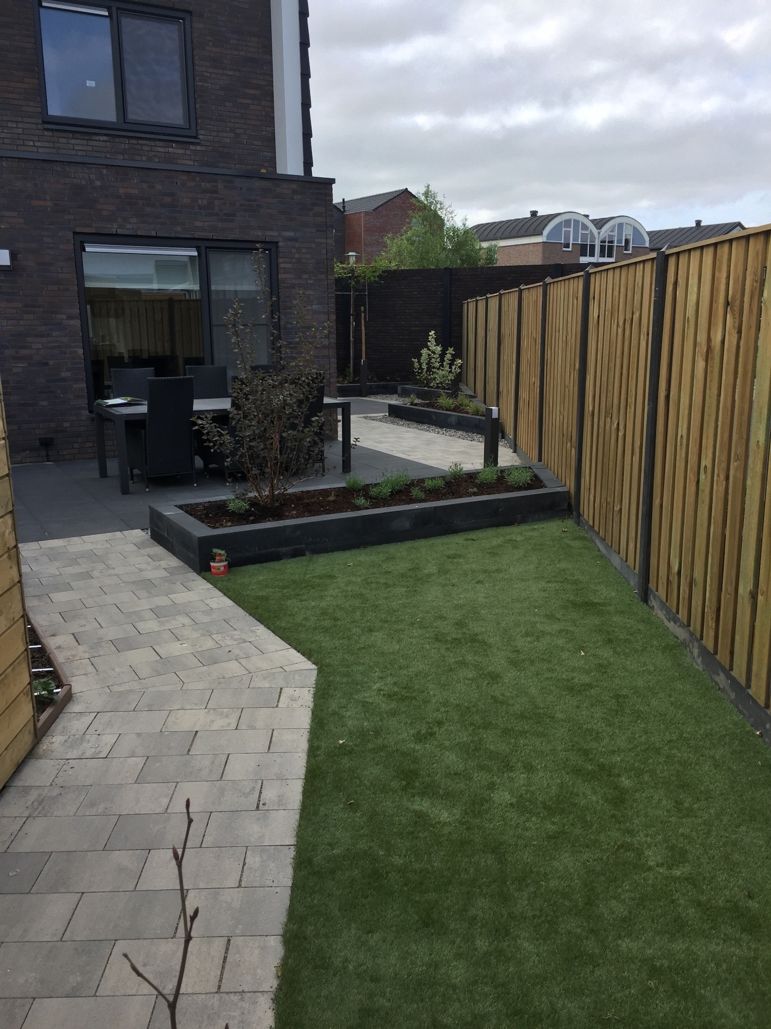 Groene tinten in tuin in Apeldoorn