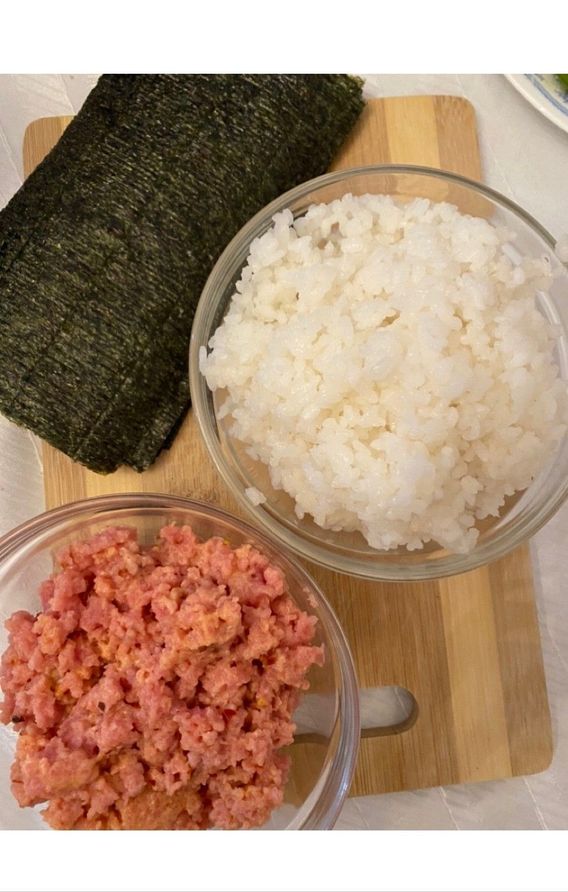 Make-your-own spicy tuna hand roll station 