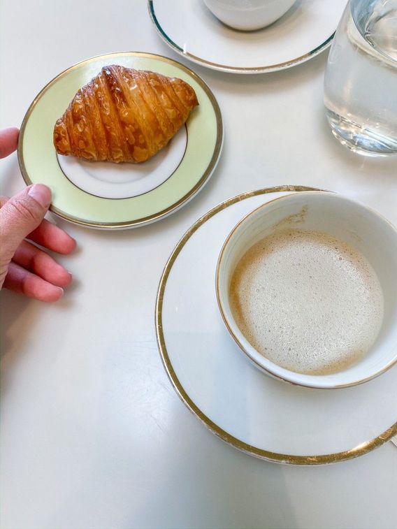 Mini croissant & oat milk latte