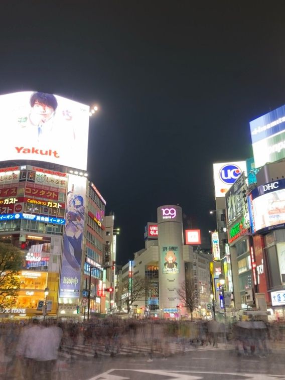 Shibuya scramble crossing 