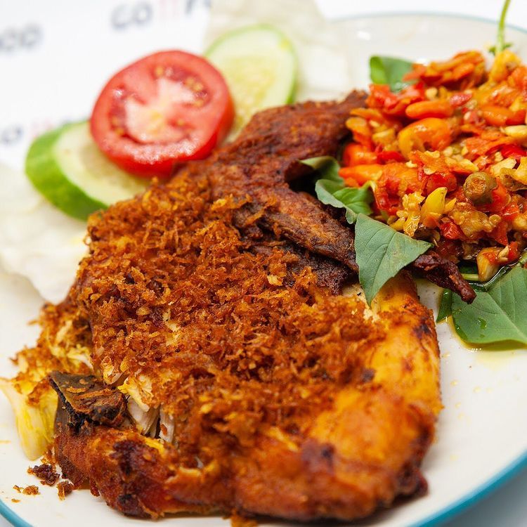 10 Ayam Penyet di Jakarta Buat Penyuka Makanan Pedas