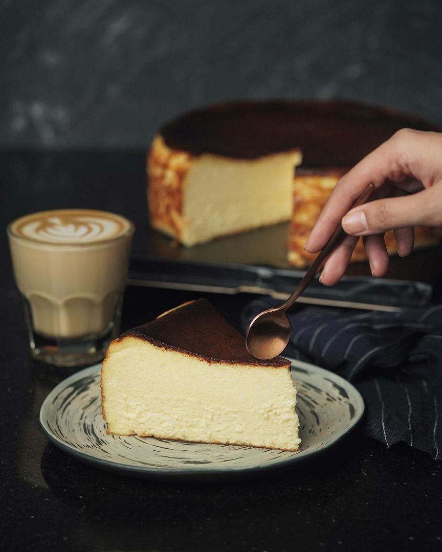 10 Tempat Berburu Basque Burnt Cheesecake Terenak di Jakarta Nibble