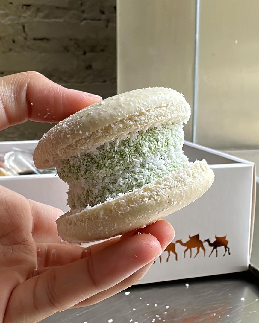 10 Klepon Cake Jakarta Buat Pecinta Rasa Kelapa Nibble