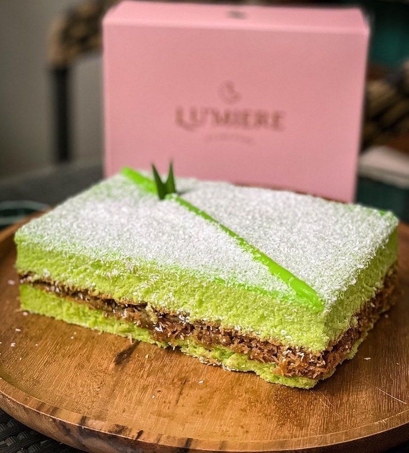 10 Klepon Cake Jakarta Buat Pecinta Rasa Kelapa Nibble