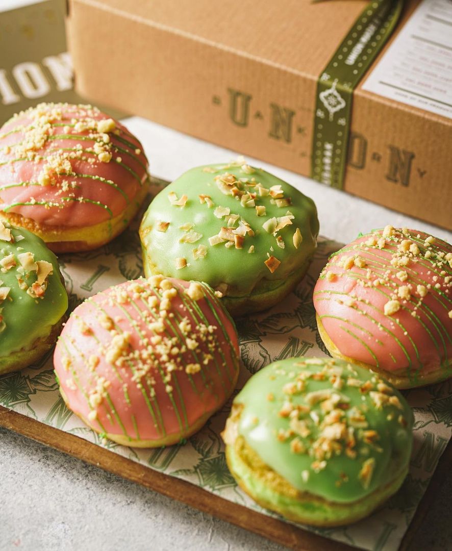 10 Klepon Cake Jakarta Buat Pecinta Rasa Kelapa Nibble