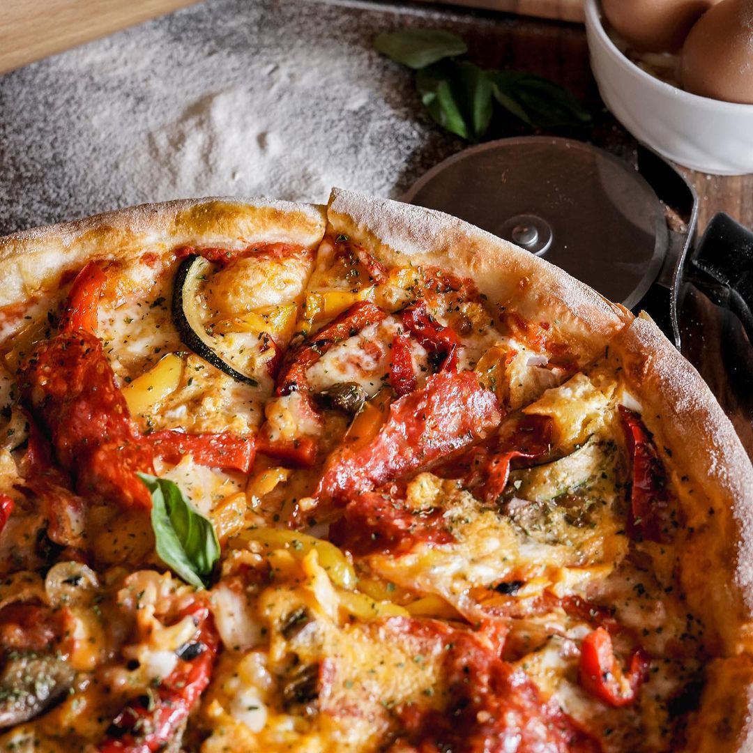 10 Tempat Menyantap Pizza Tipis di Jakarta, Enak dan Renyah! Nibble