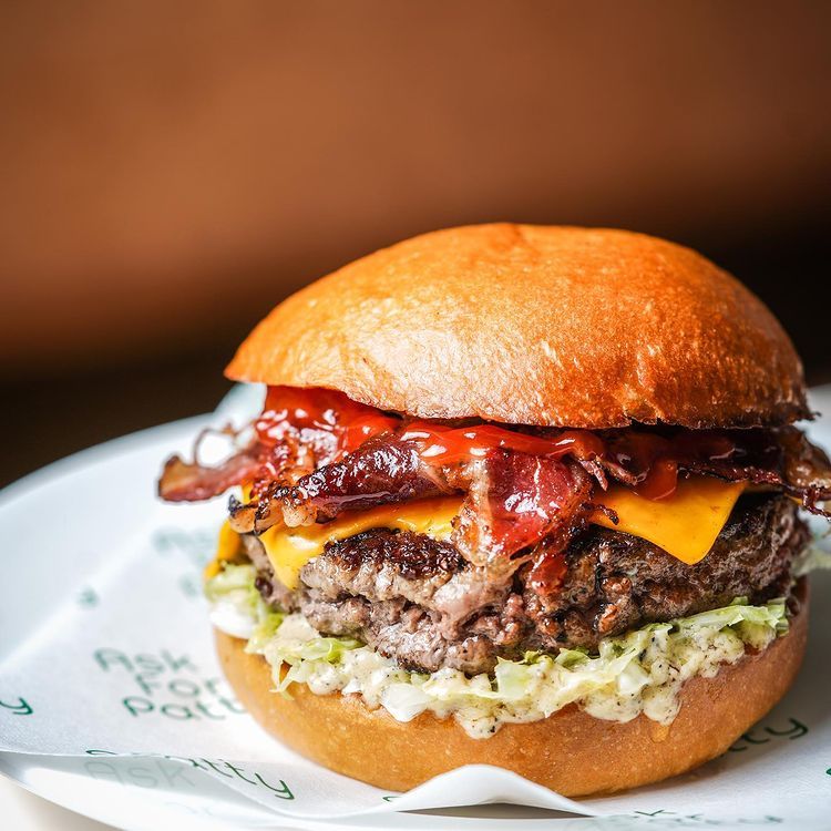 makanan cepat saji di restoran cepat saji